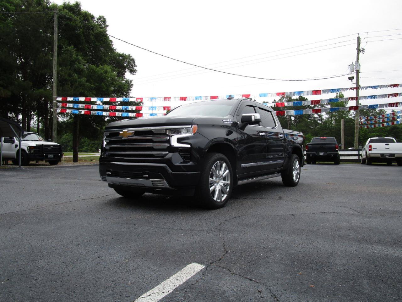 Used 2023 Chevrolet Silverado 1500 High Country w/ Technology Package AWD/4WD image 2