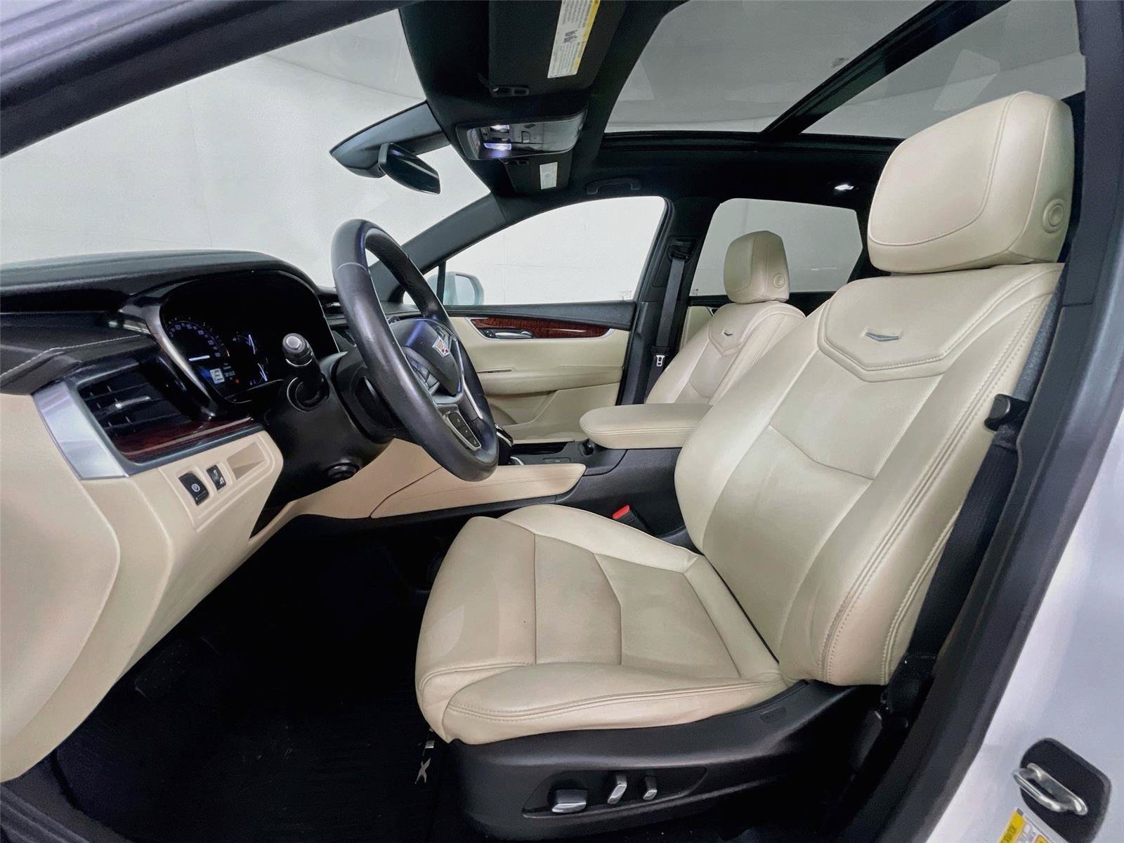 Used 2018 Cadillac XT5 Luxury w/ Driver Awareness Package FWD image 24