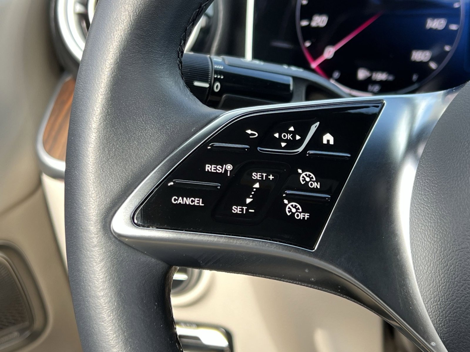 Certified 2025 Mercedes-Benz CLE 300 4MATIC Coupe image 30