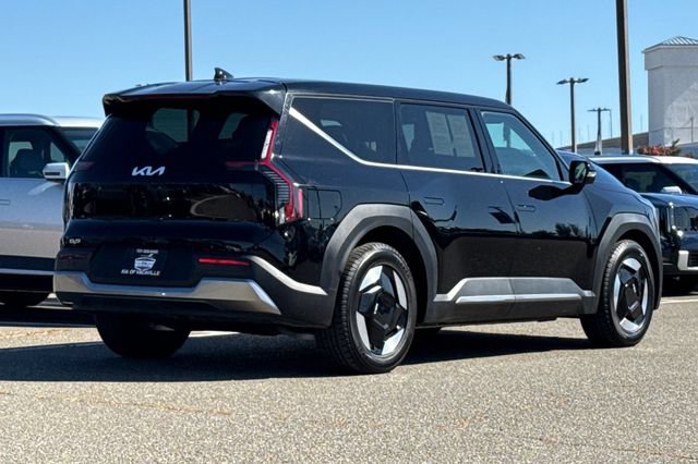 Certified 2024 Kia EV9 Light Long Range RWD image 5