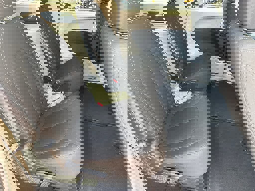 Used 2023 Chrysler Voyager LX image 14