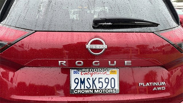 Used 2025 Nissan Rogue Platinum w/ Tech Package image 12