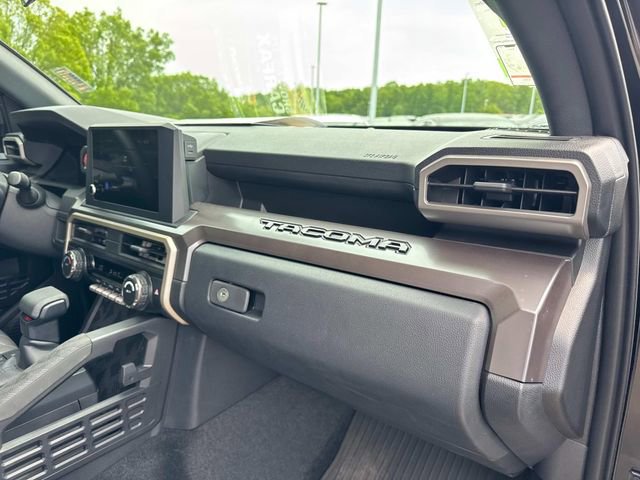 Used 2025 Toyota Tacoma TRD Sport AWD/4WD image 25