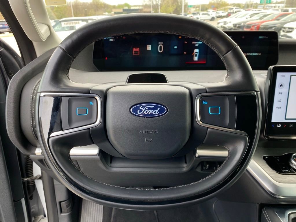 Used 2025 Ford Expedition Platinum AWD/4WD image 13