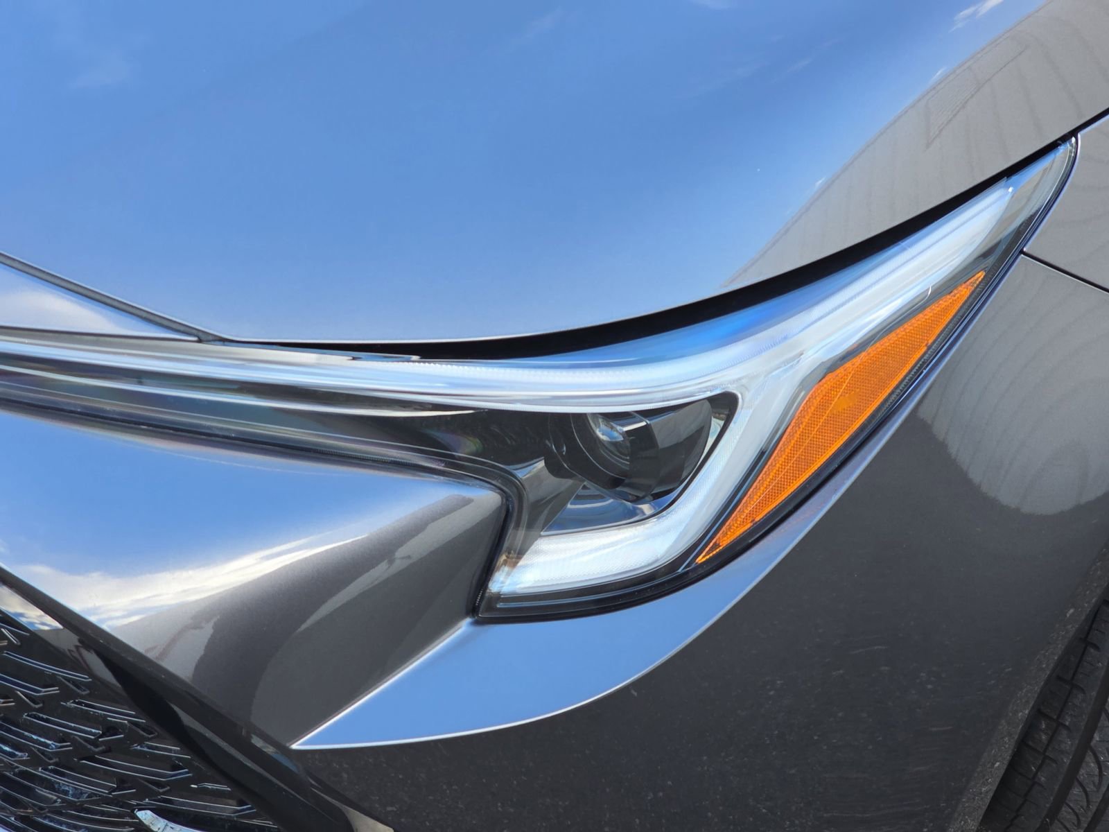 Used 2025 Toyota Corolla SE image 37