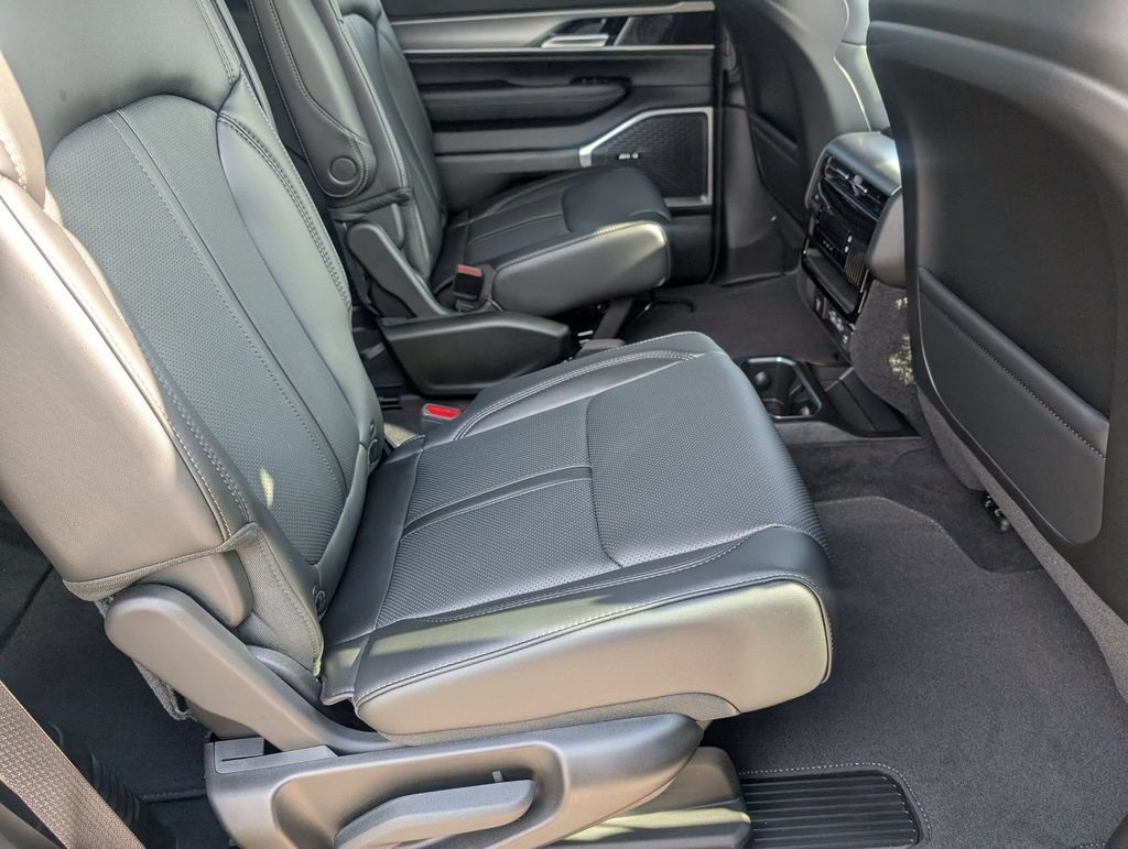 New 2026 Jeep Grand Wagoneer L 4WD w/ Premium Group I image 30