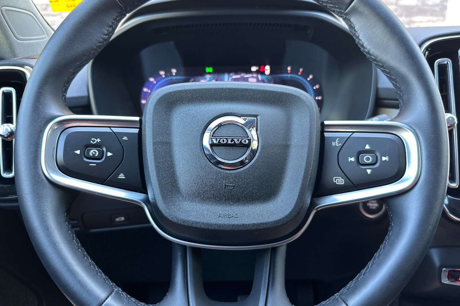 Certified 2025 Volvo XC40 B5 Core w/ Protection Package Premier image 26