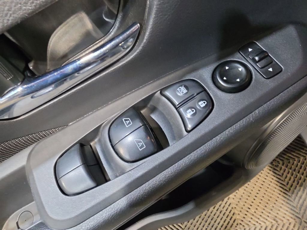 Used 2021 Nissan Kicks SV FWD image 15