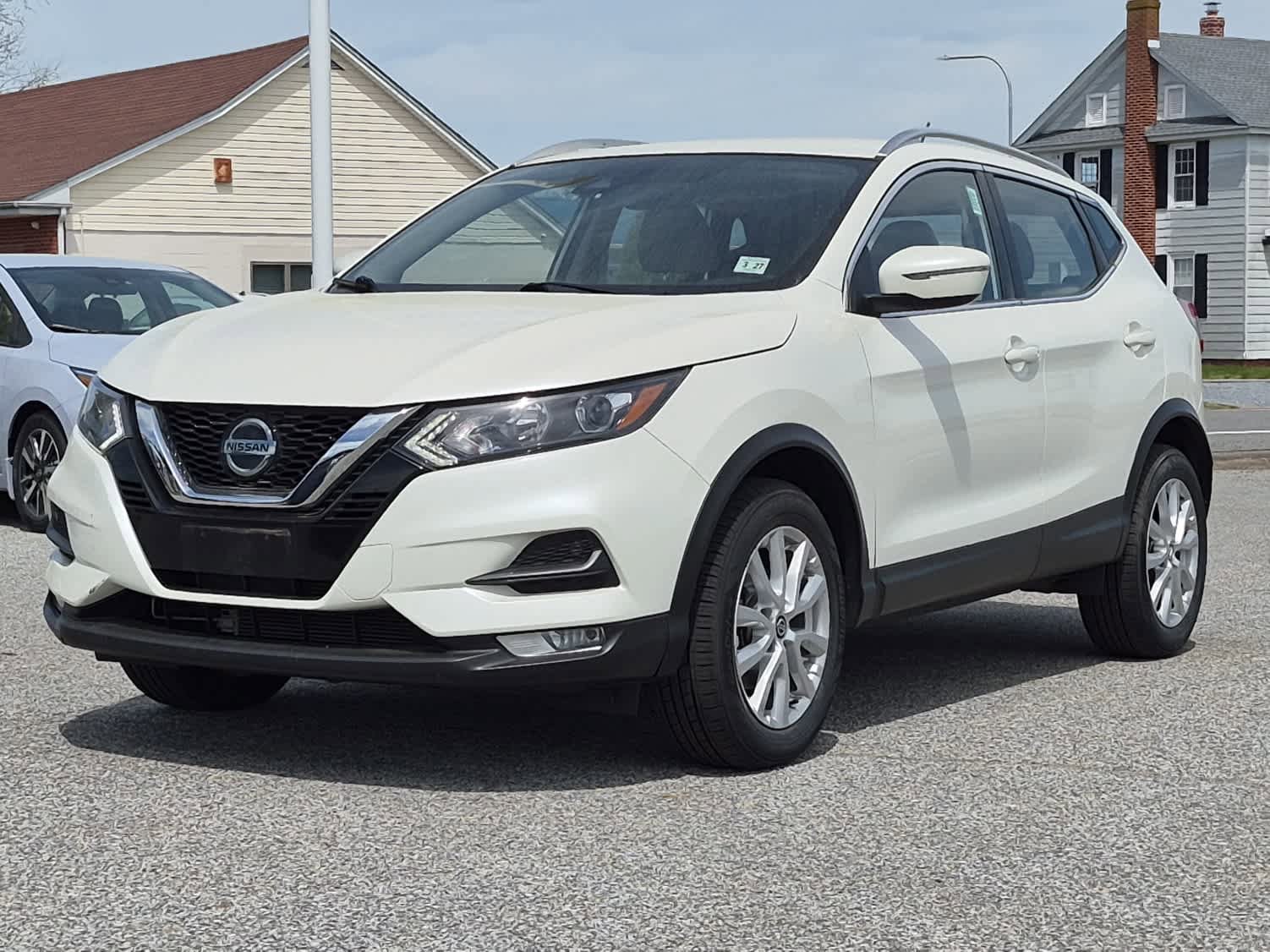Used 2022 Nissan Rogue Sport SV image 1