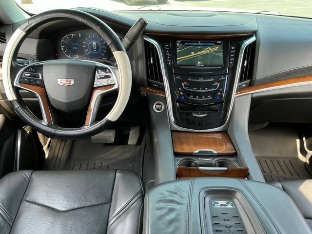 Used 2017 Cadillac Escalade 2WD image 13