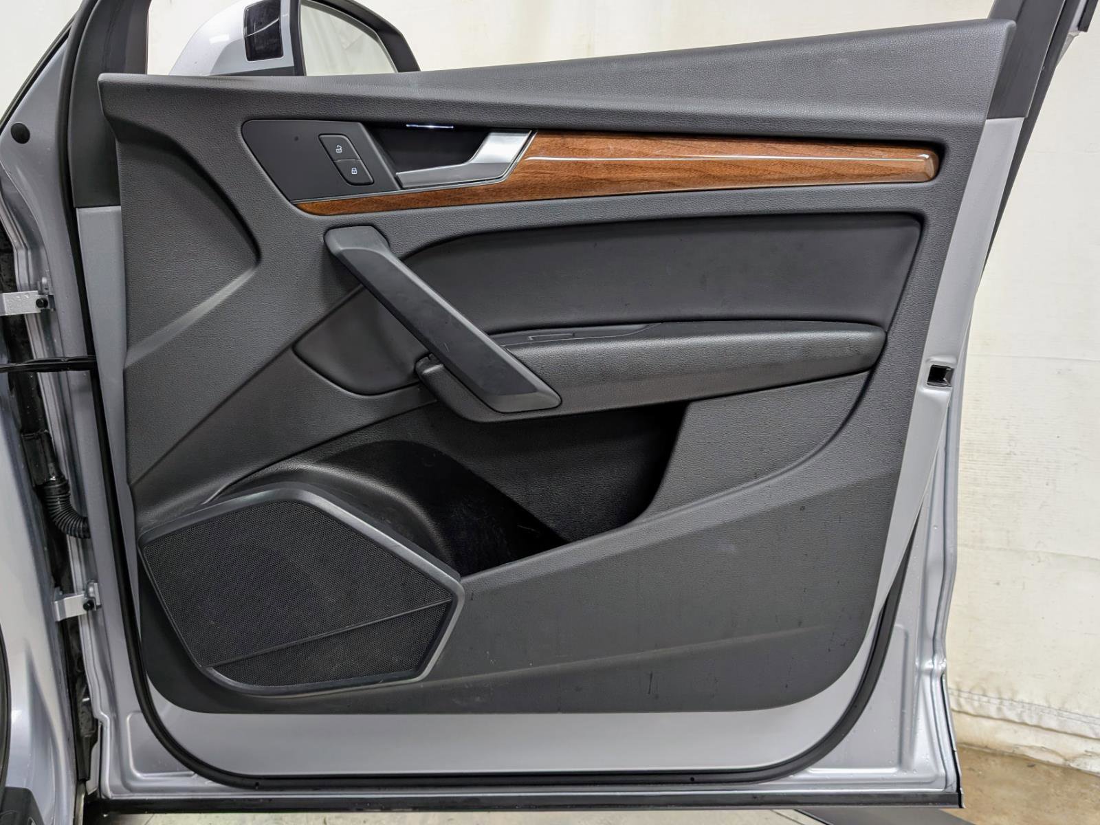 Used 2023 Audi Q5 2.0T Premium w/ Convenience Package image 23