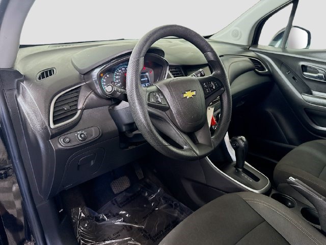 Used 2021 Chevrolet Trax LS w/ Tint and Cruise Package FWD image 21