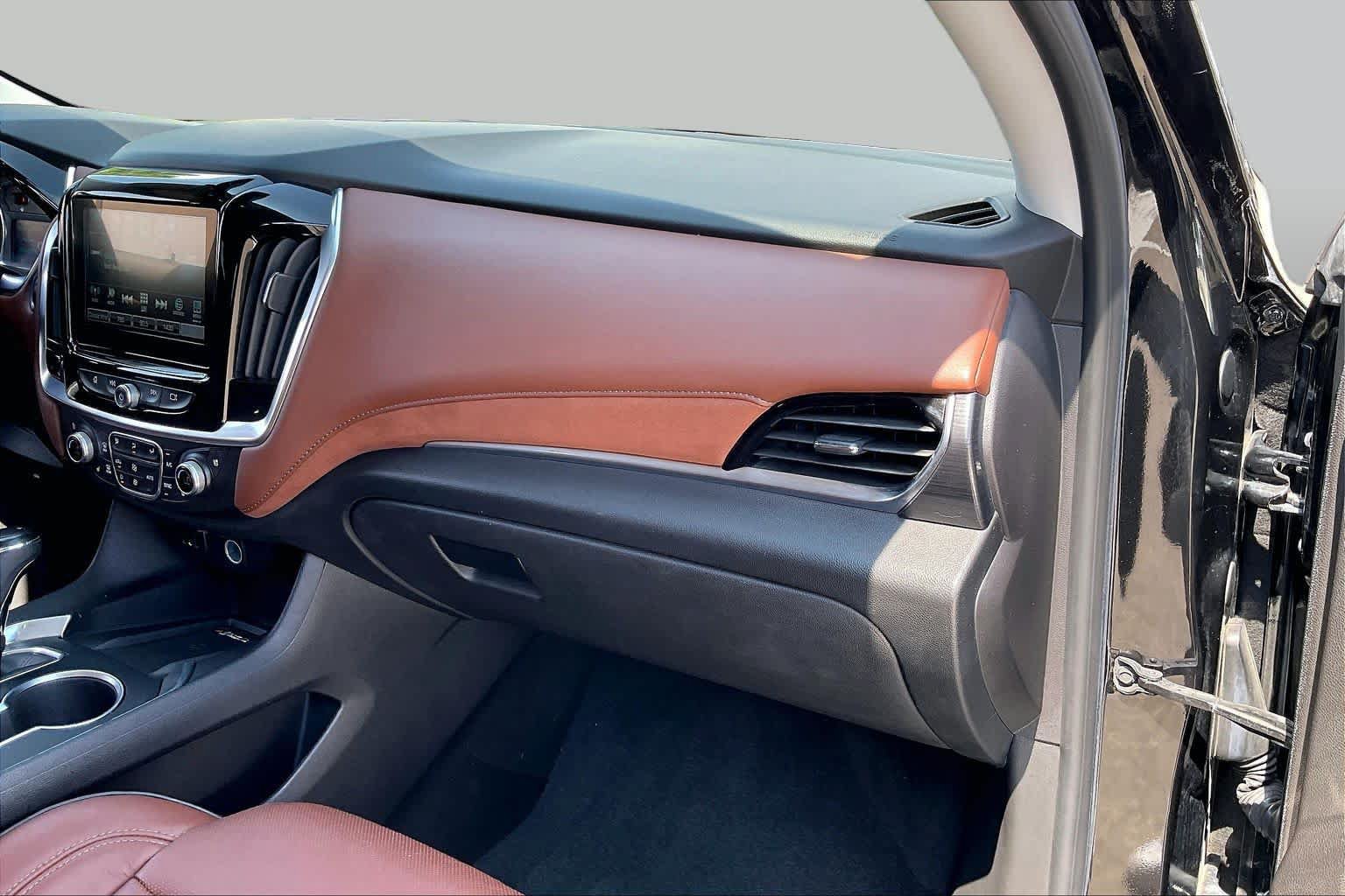 Used 2018 Chevrolet Traverse High Country AWD/4WD image 17