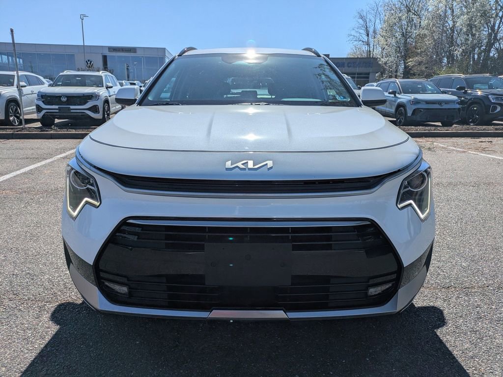 Used 2025 Kia Niro EX Touring image 9