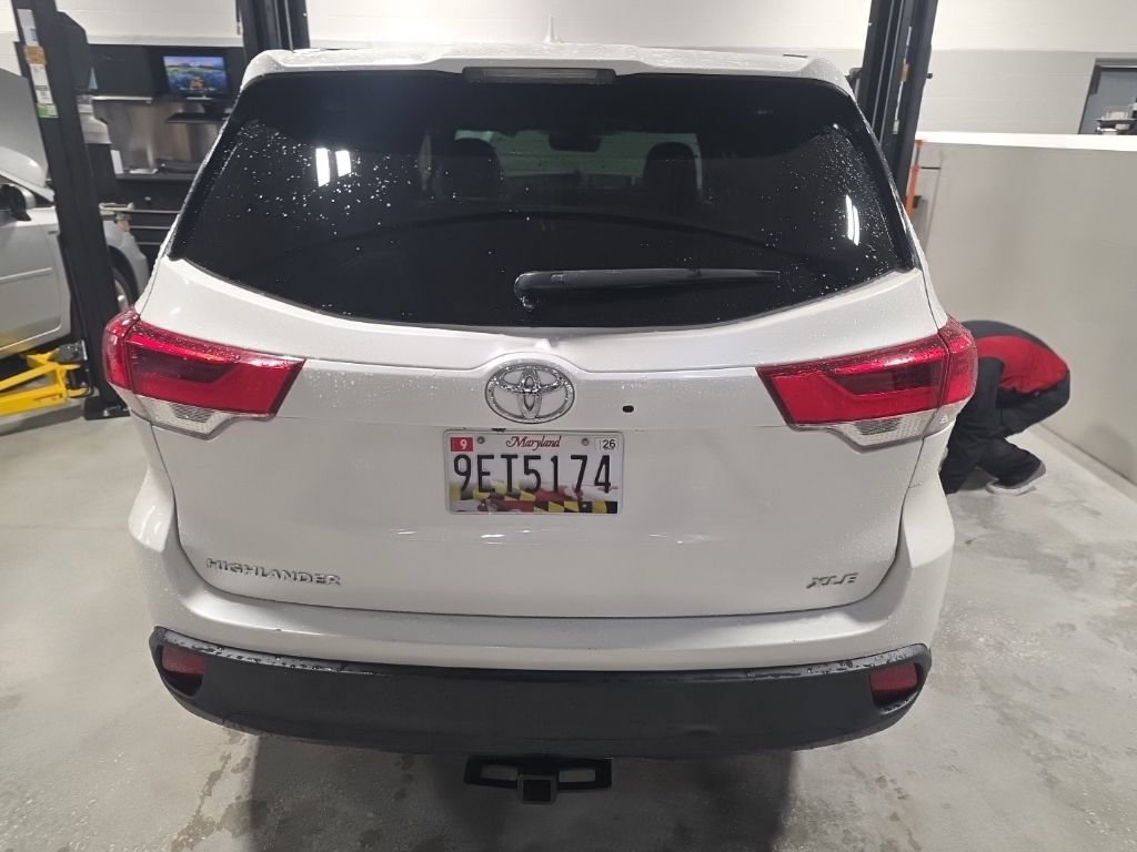 Used 2018 Toyota Highlander XLE w/ Carpet Mat Package (TMS) image 7