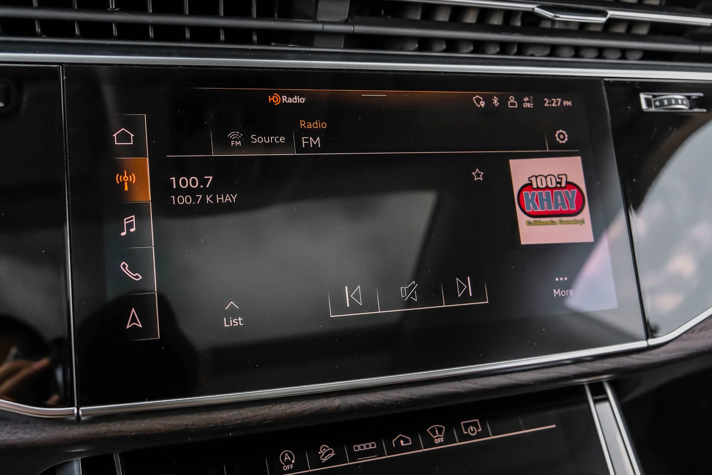 Used 2021 Audi Q8 Prestige w/ Prestige Package image 29