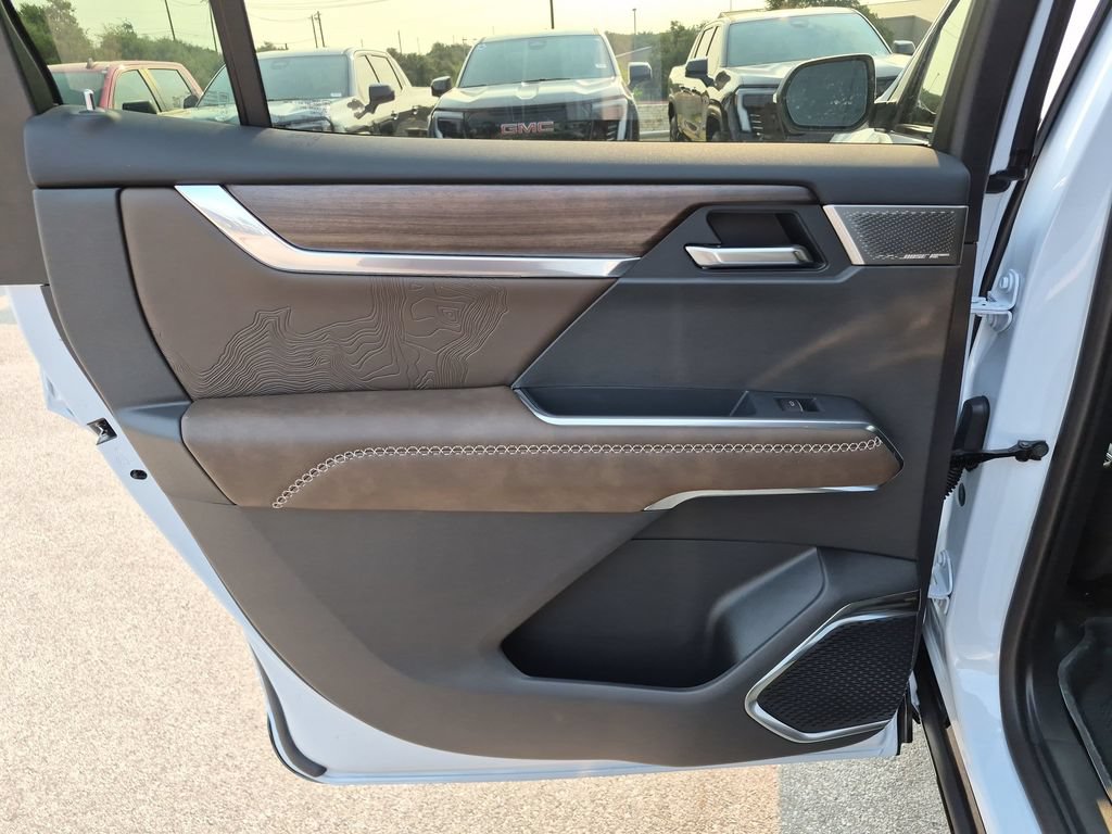 New 2027 GMC Acadia Denali Ultimate w/ LPO, Floor Liner Package FWD image 34