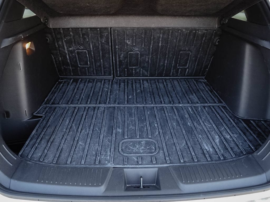 Used 2025 Chevrolet Trax RS w/ Sunroof Package FWD image 9