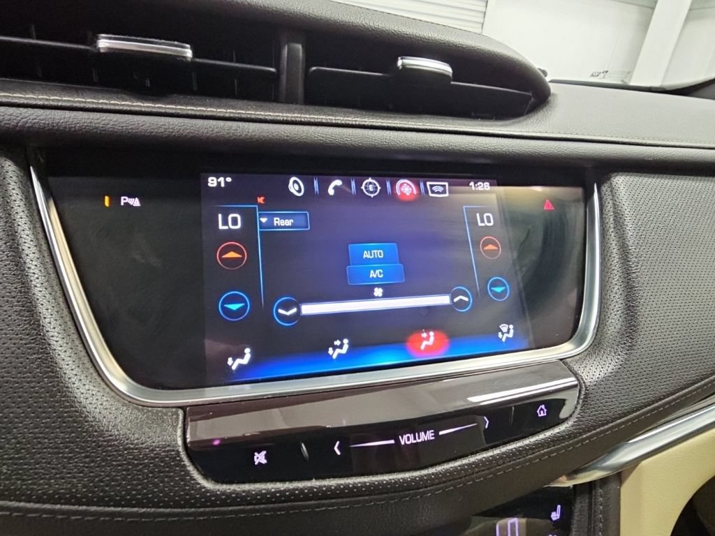 Used 2019 Cadillac XT5 Premium Luxury FWD image 17