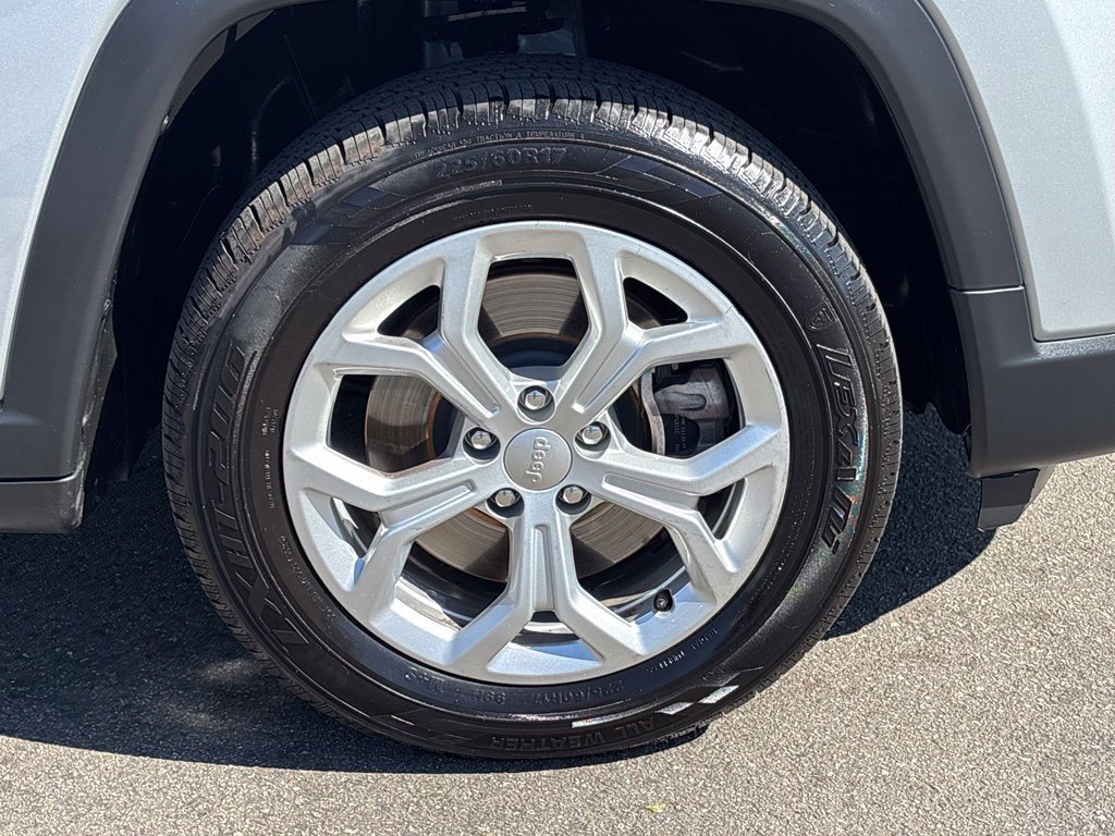 Certified 2024 Jeep Compass Latitude AWD/4WD image 27