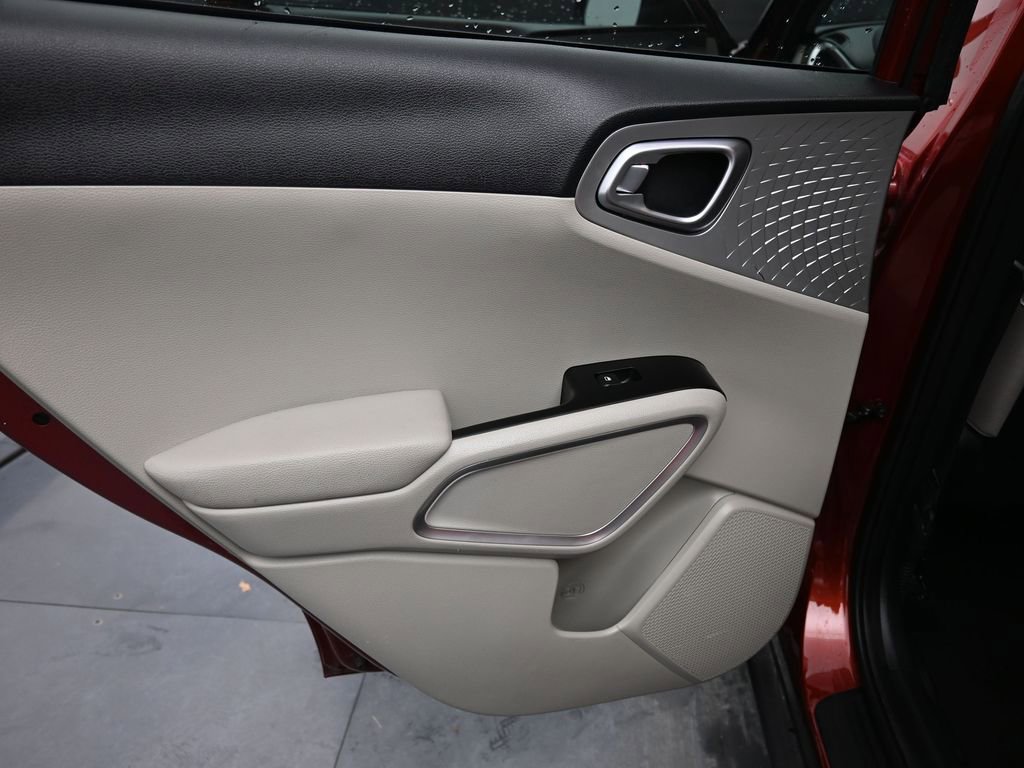 Used 2025 Kia Soul LX w/ LX Technology Package image 33