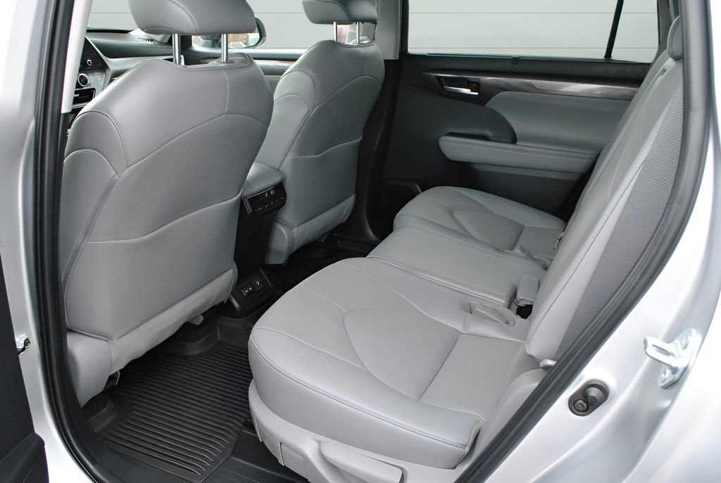Used 2023 Toyota Highlander Limited image 30
