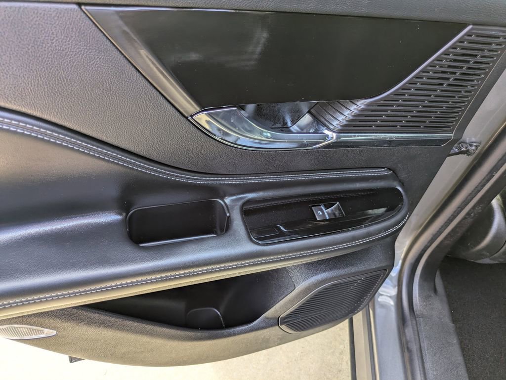 Used 2022 Lincoln Corsair Reserve w/ Equipment Group 201A image 13