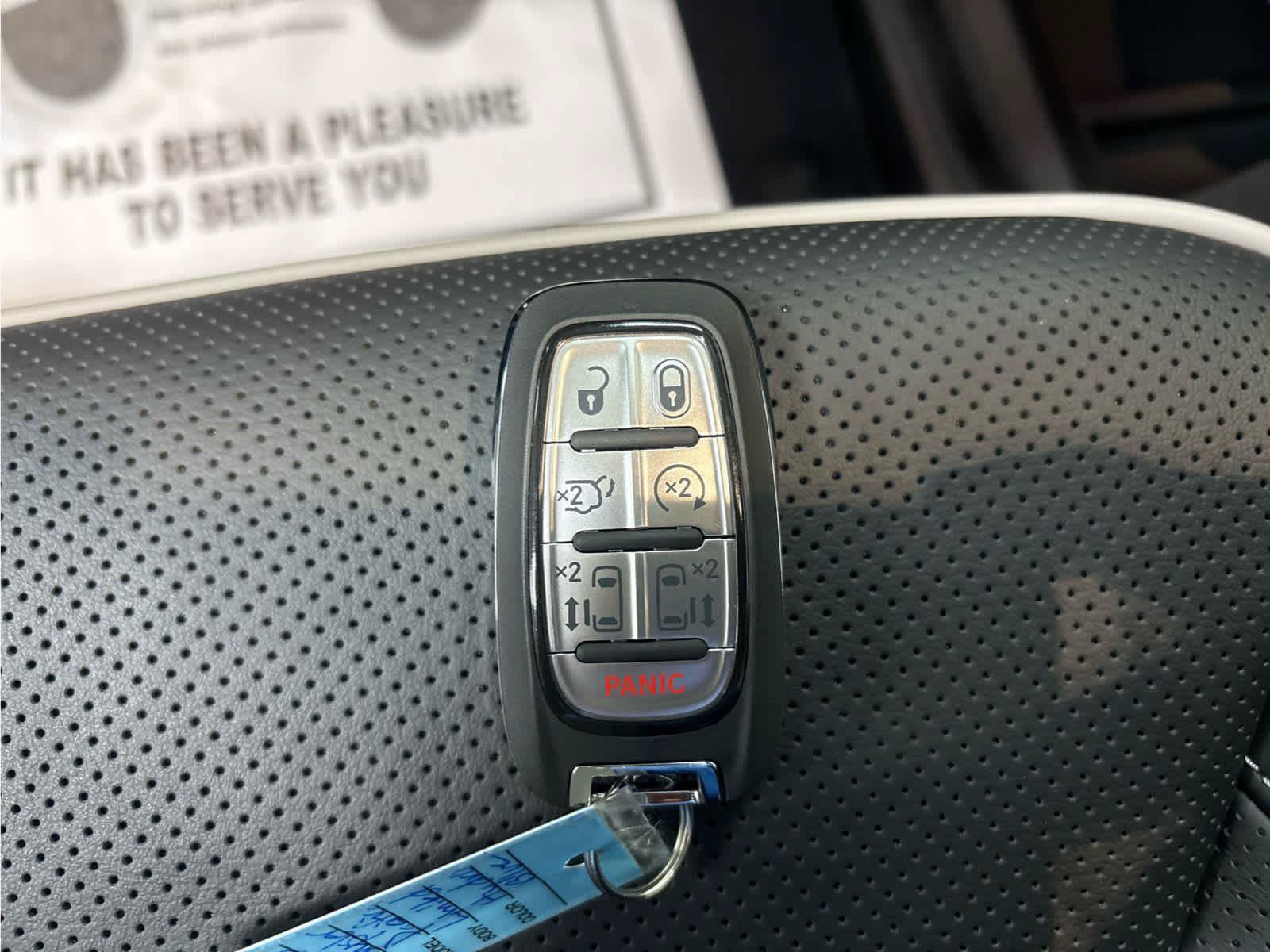 New 2026 Chrysler Pacifica Limited w/ Uconnect Theater Family Group FWD image 26