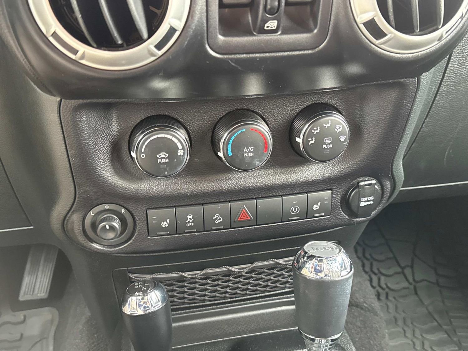 Used 2017 Jeep Wrangler Unlimited Sahara w/ Max Tow Package image 26