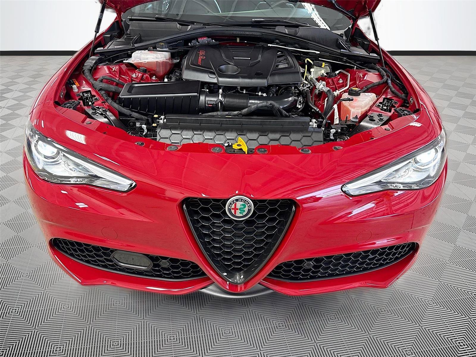 Used 2023 Alfa Romeo Giulia Veloce RWD image 31