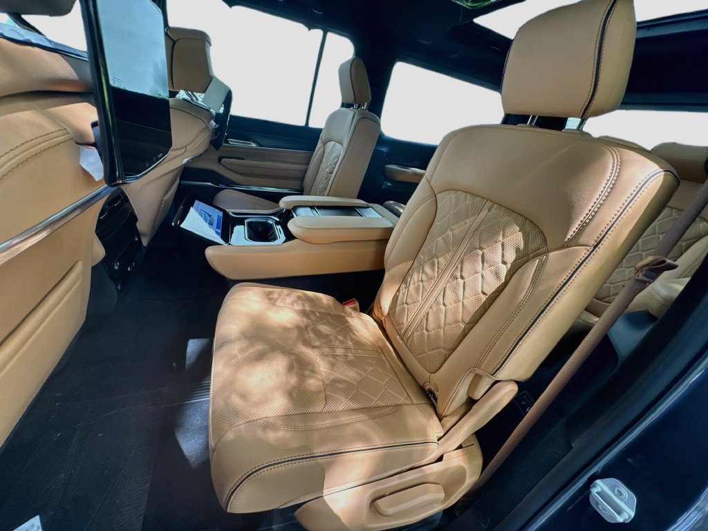New 2026 Jeep Grand Wagoneer Summit AWD/4WD image 26
