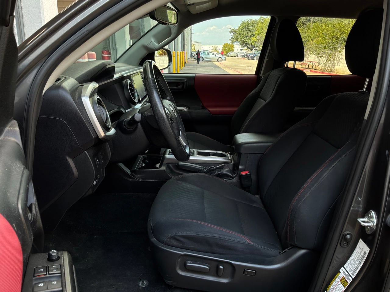 Used 2021 Toyota Tacoma SR5 AWD/4WD image 12