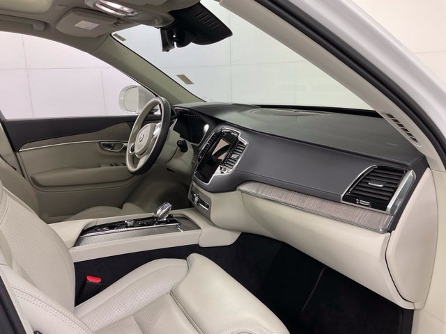 Certified 2024 Volvo XC90 T8 Ultimate AWD/4WD image 32