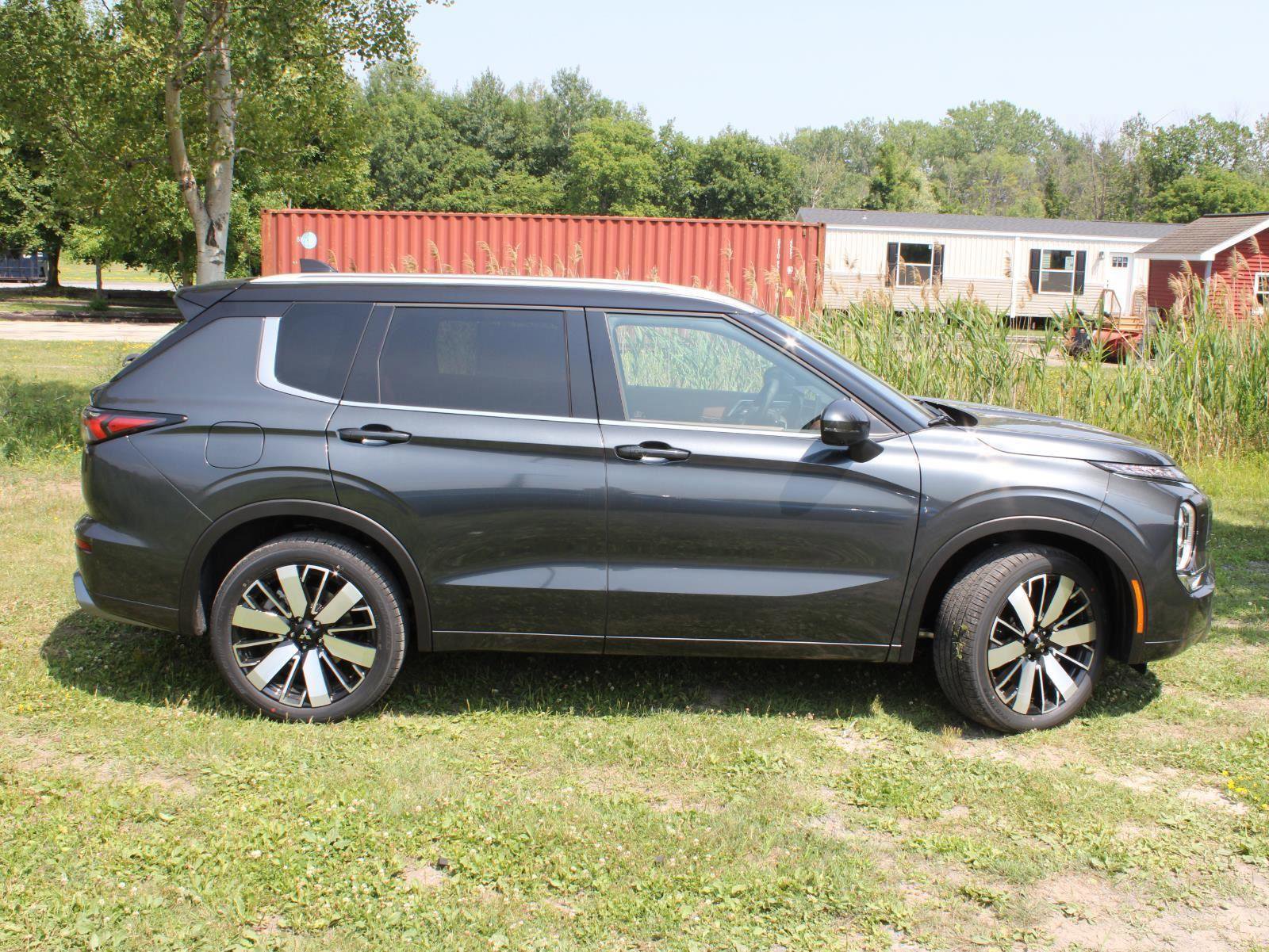 New 2025 Mitsubishi Outlander SEL image 13