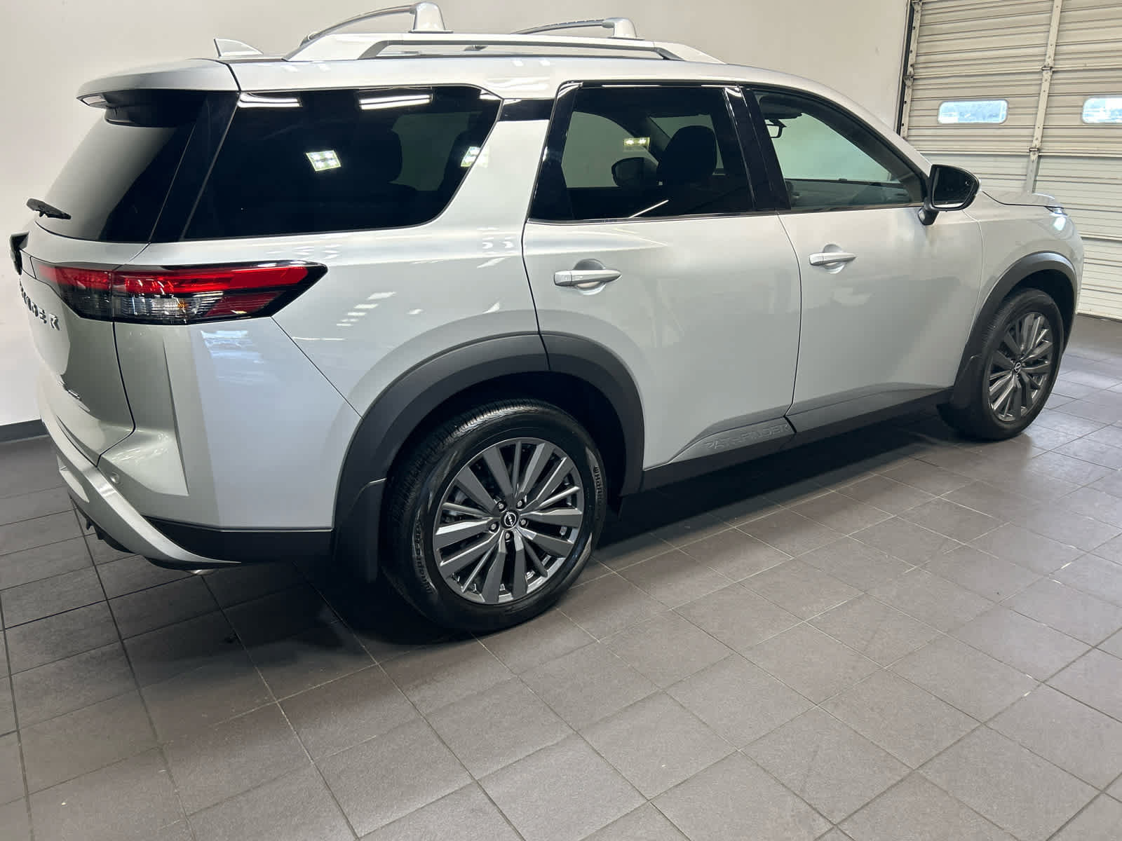 Used 2024 Nissan Pathfinder SL w/ SL Premium Package AWD/4WD image 4