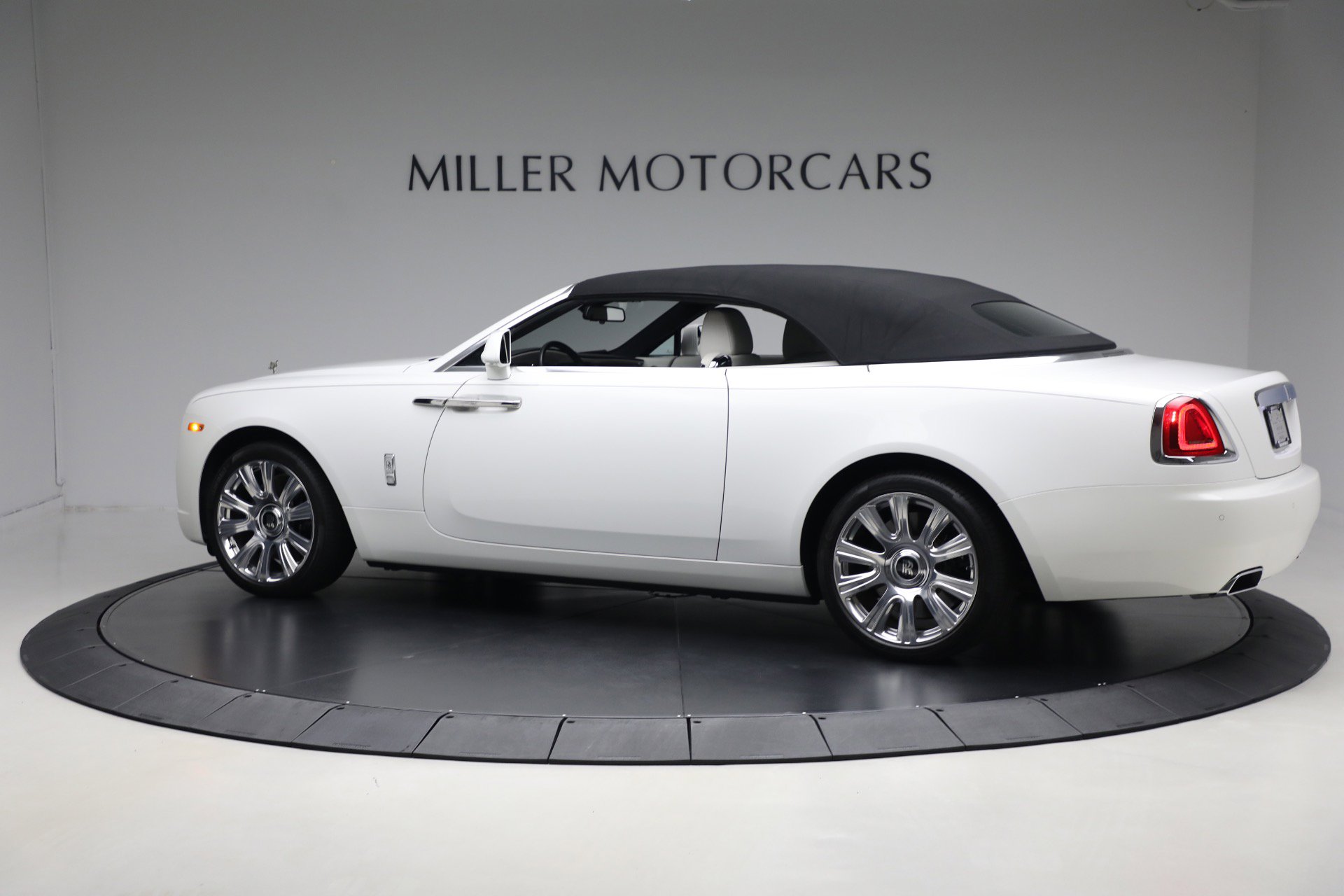 Certified 2018 Rolls-Royce Dawn image 18