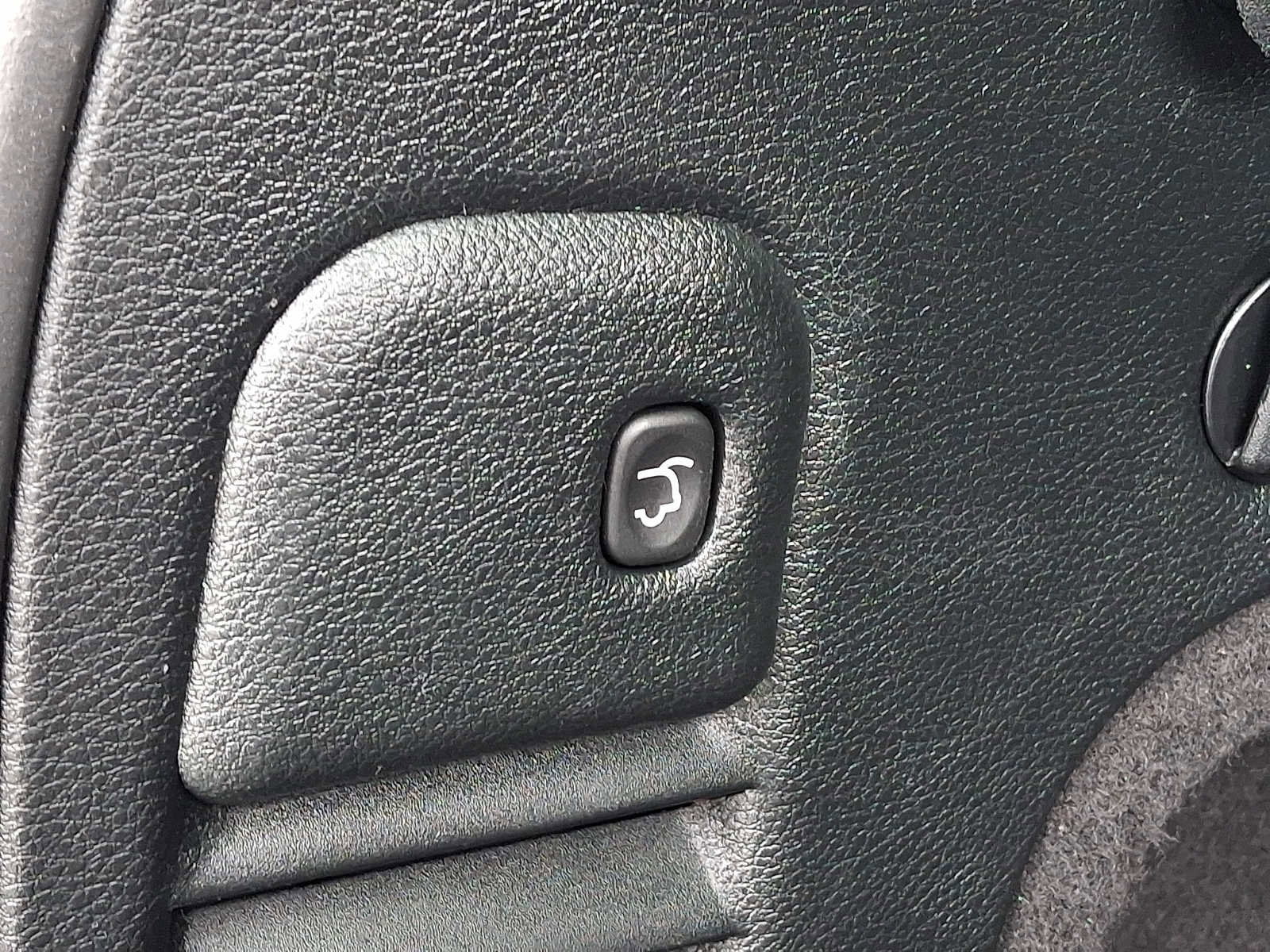 Used 2018 Jeep Grand Cherokee Altitude AWD/4WD image 31