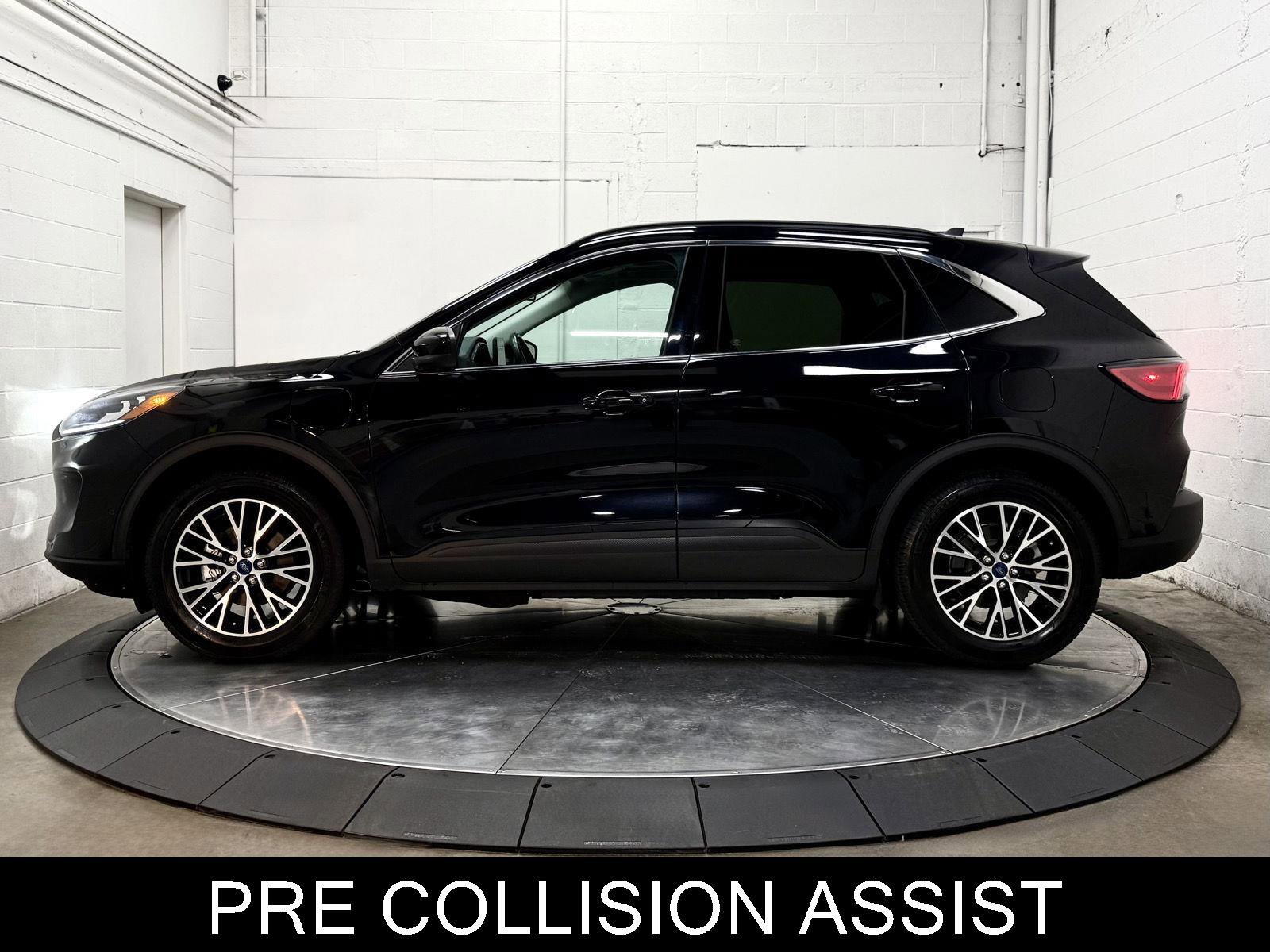 Used 2022 Ford Escape Titanium w/ Titanium Premium Package image 6