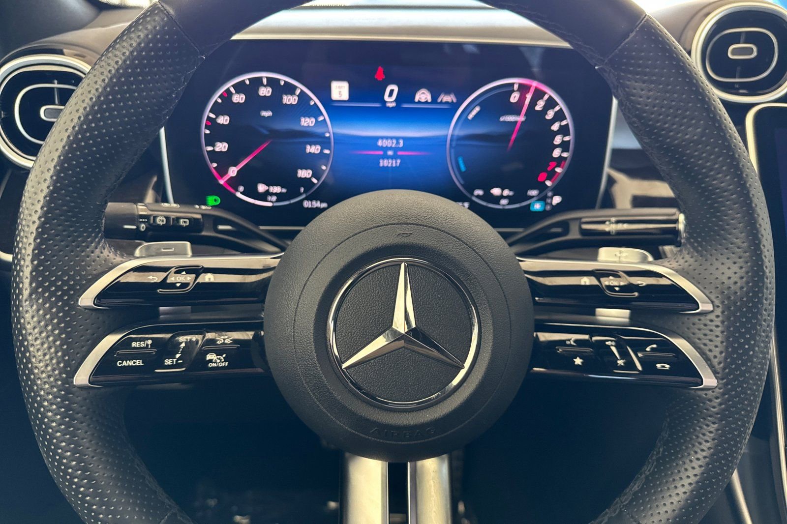 Used 2025 Mercedes-Benz GLC 350e 4MATIC image 24