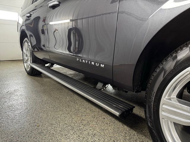Used 2024 Ford Expedition Platinum image 33