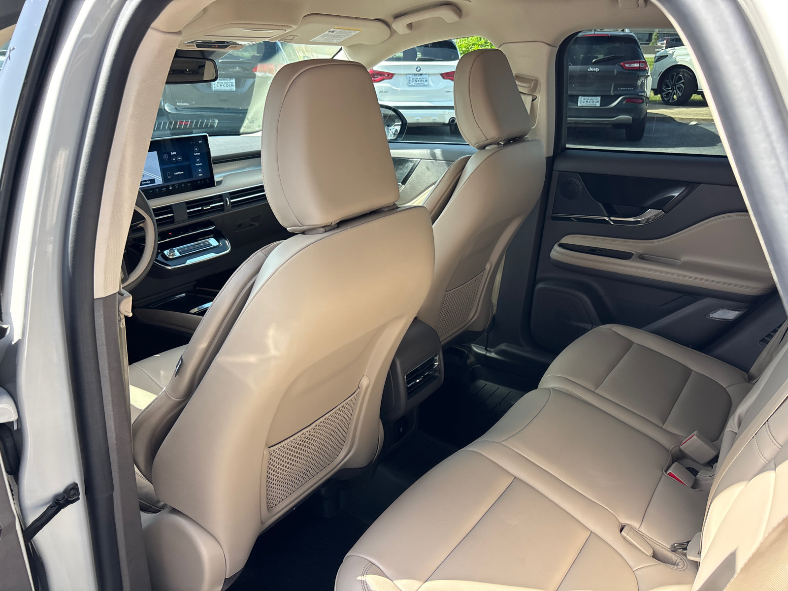 Certified 2023 Lincoln Corsair AWD w/ Rear Removable Package Tray image 26