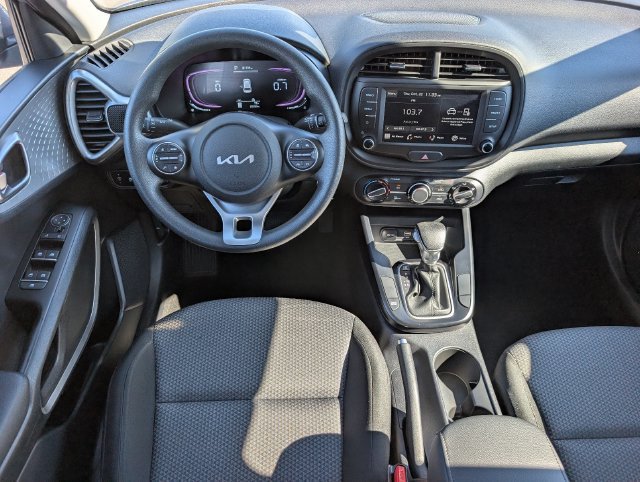 Used 2025 Kia Soul LX w/ LX Technology Package FWD image 27
