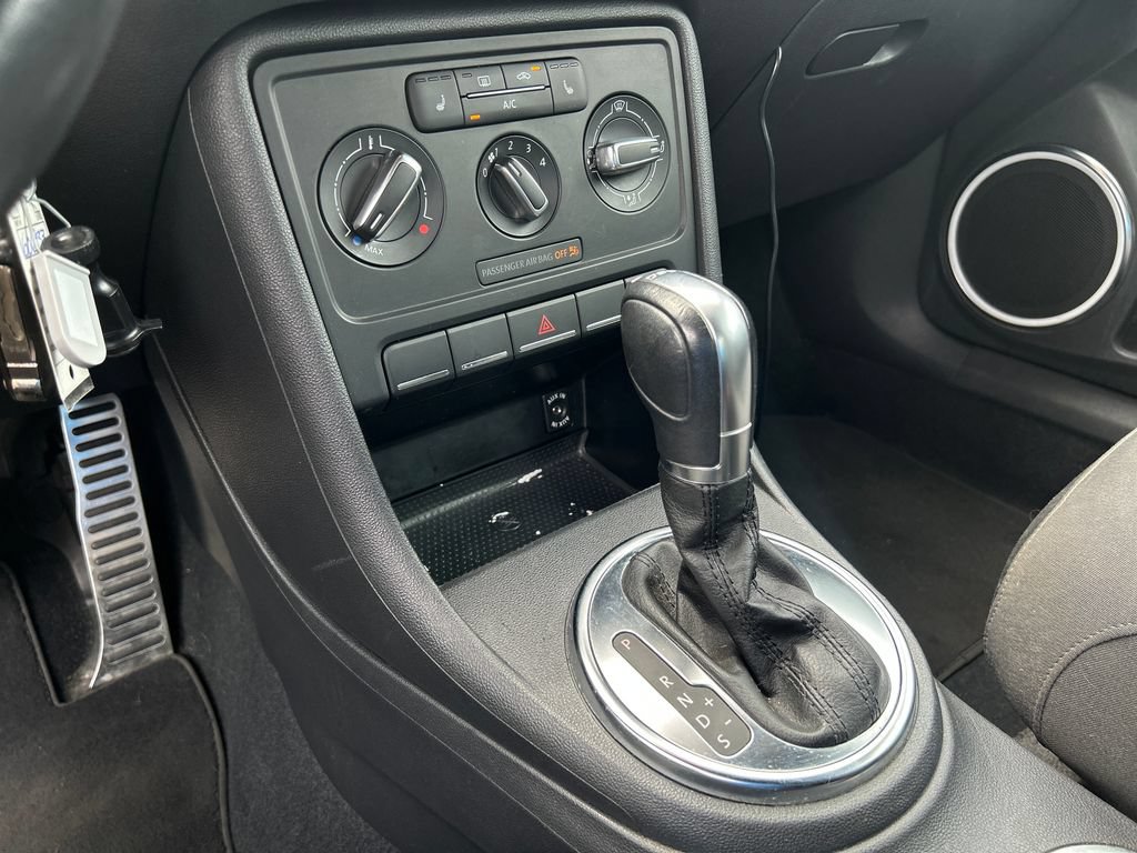 Used 2014 Volkswagen Beetle R-Line FWD image 18