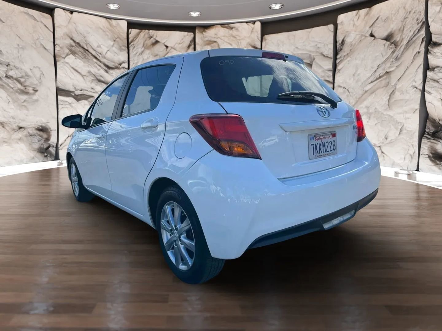 Used 2015 Toyota Yaris LE image 8