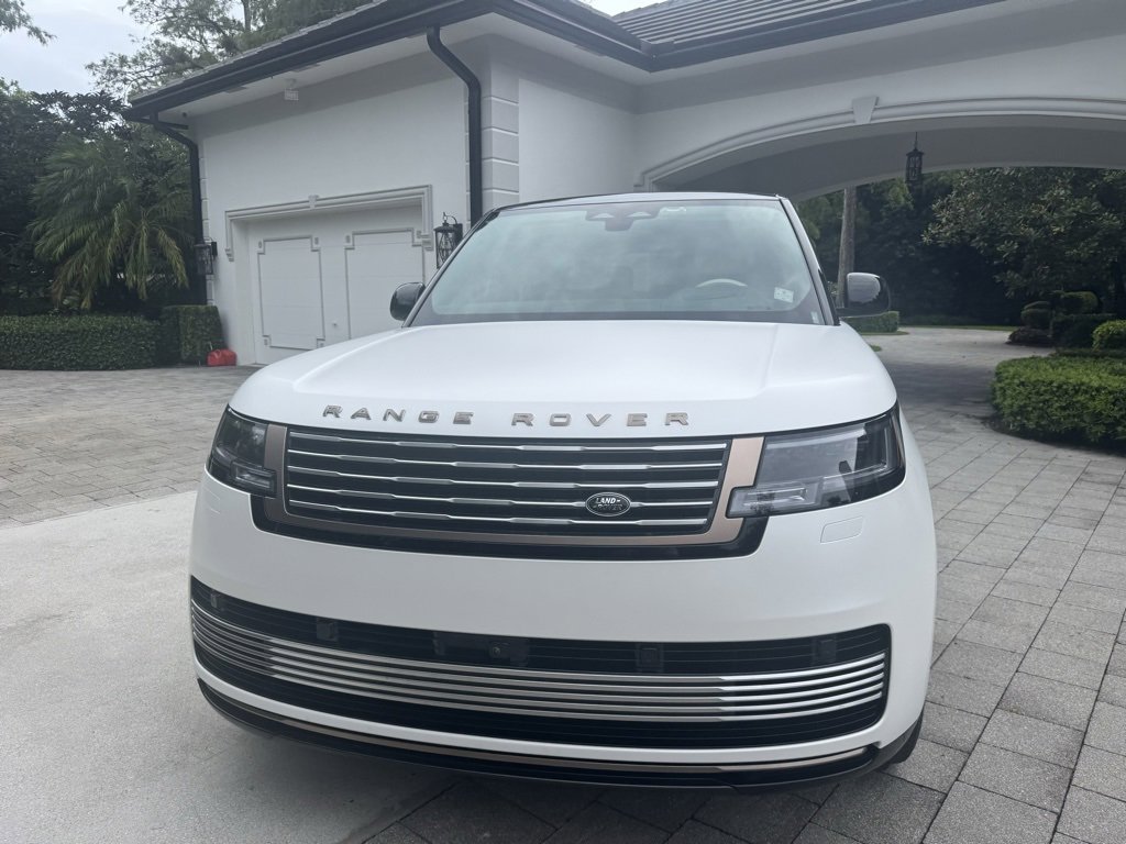 Used 2025 Land Rover Range Rover SV image 6