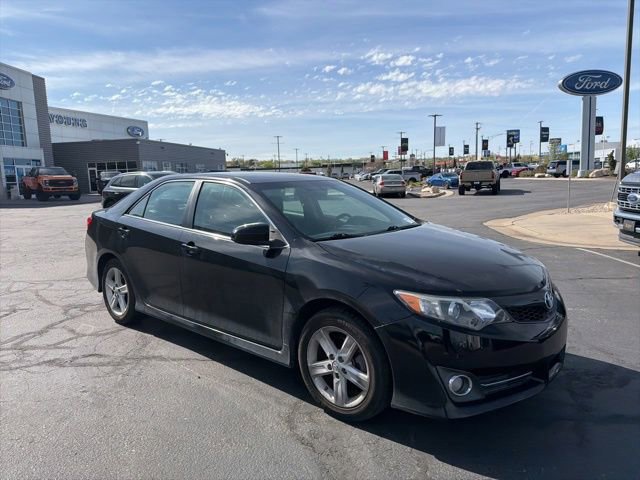 Used 2014 Toyota Camry SE FWD image 2