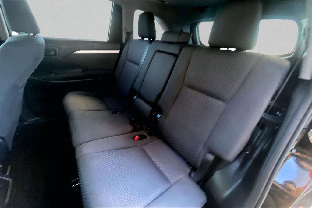 Used 2019 Toyota Highlander LE image 20