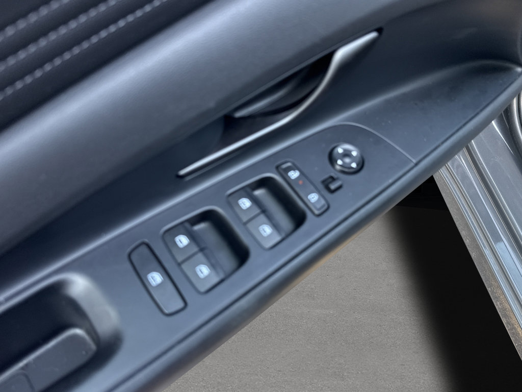 Certified 2025 Hyundai Elantra Sport FWD image 17