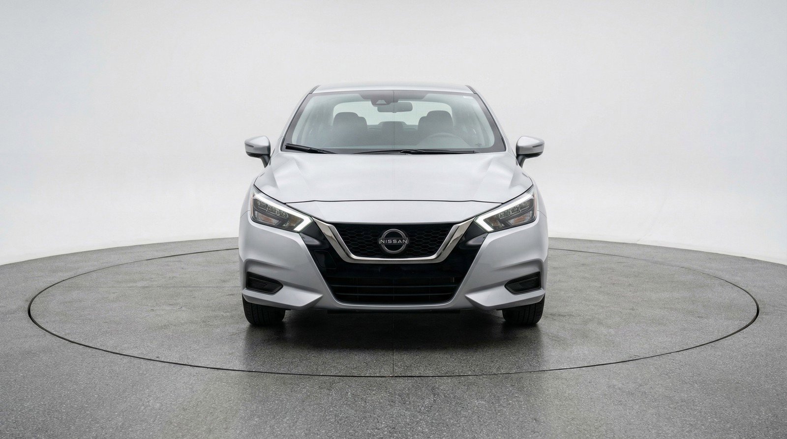 Used 2025 Nissan Versa SV image 2