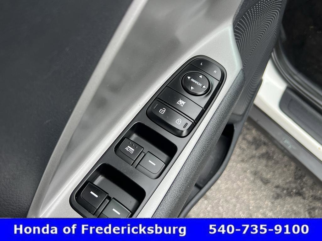 Used 2020 Kia Niro LX image 17